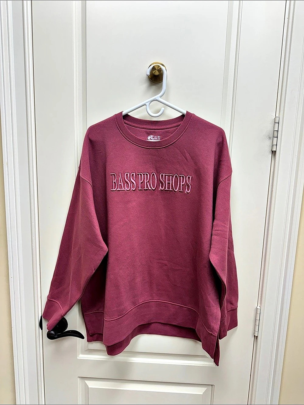 Bass Pro Shops Embroidered Crew-Neck Long-Sleeve Sweatshirt Pink XL NEVER WORN